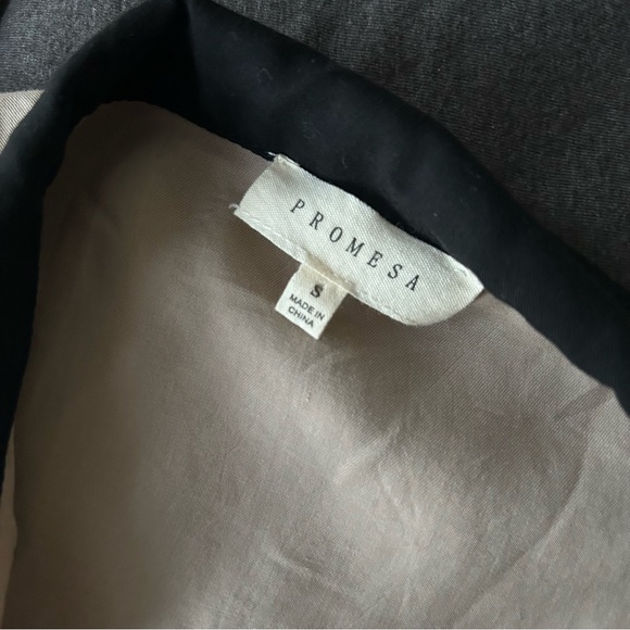 Color block button down blouse - Picture 3 of 4